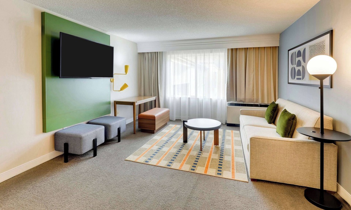 Oyster Point Hotel | Enjoyable Trip! Spacious and Pet-friendly Unit, Onsite Parking