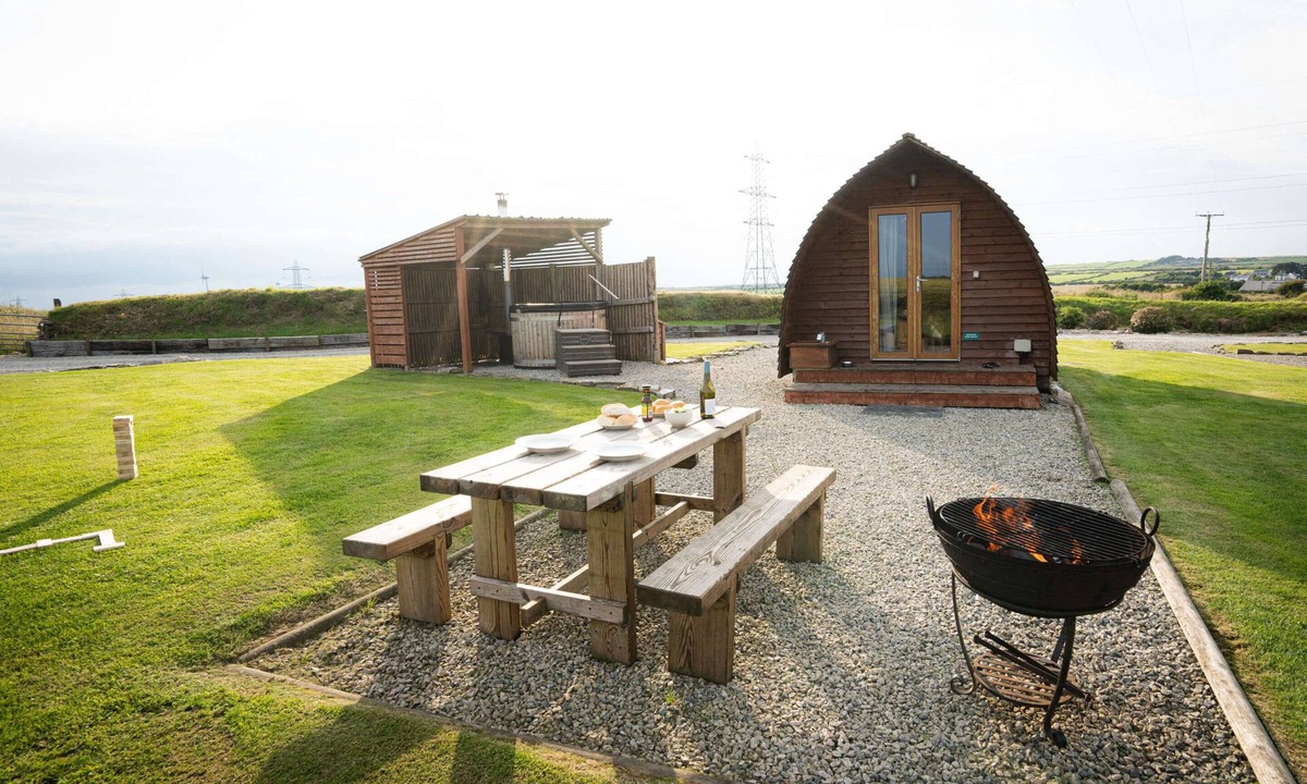 Camelford Cabin | Ensuite Cabin With A View With A Hot Tub