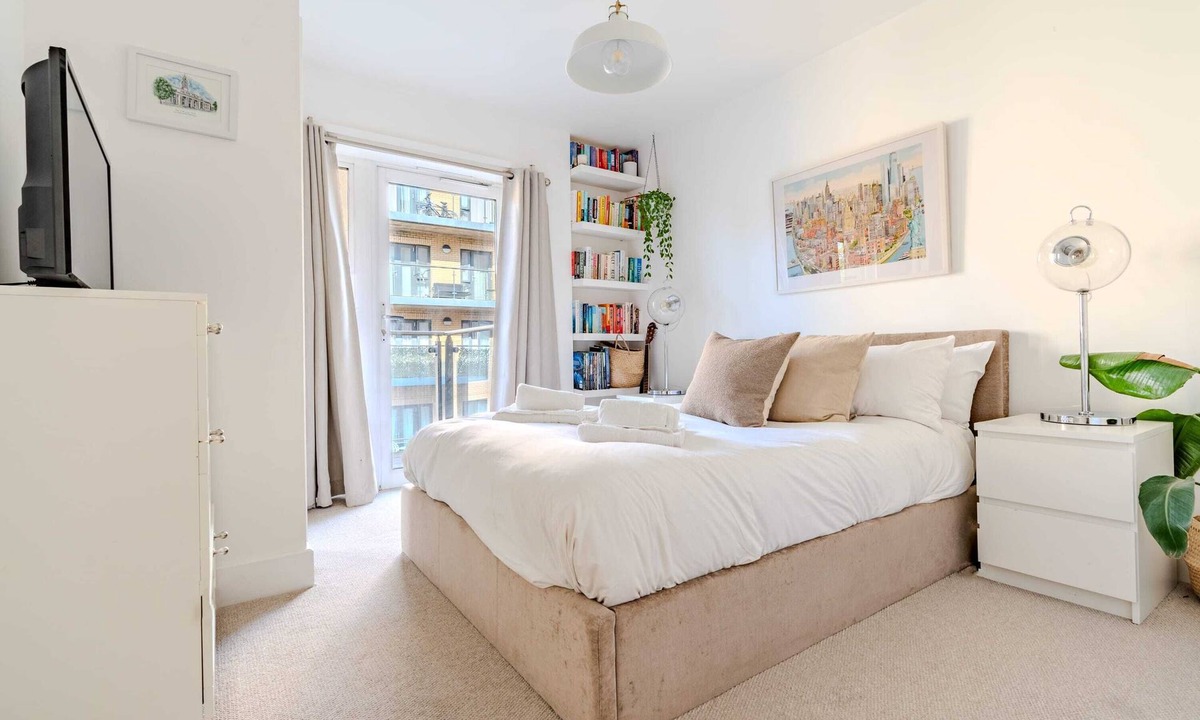 Thornton Apartment | Ensuite, Clapham, Full Kitchen, Self Check-In