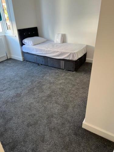 Botwell House | ENSUITE ROOM AT HAYES