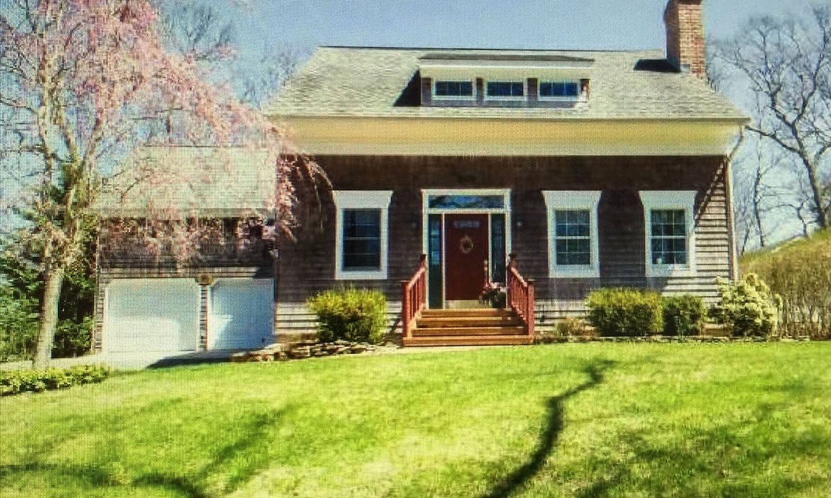 Southold House | Entertainers Delight Just Steps From The Beach