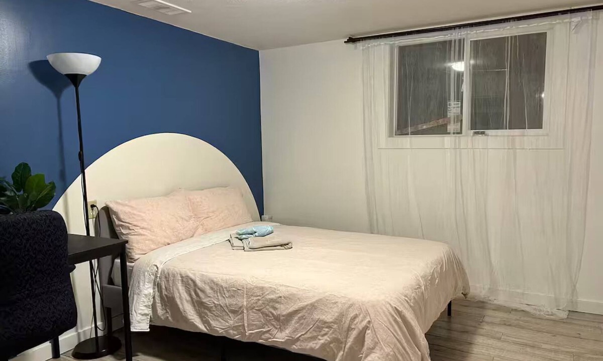 Bridgeland House | Entire 2 BDRM basement, walkable to downtown.