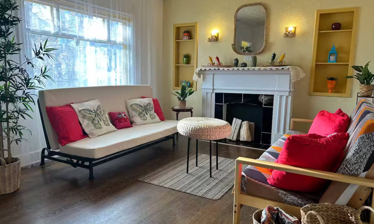 Crescent Heights House | Entire 2 BDRM, centrally located place