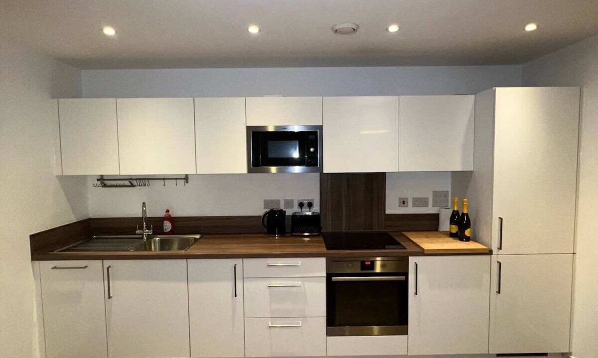 Royal Docks Apartment | Entire 2 bedroom flat