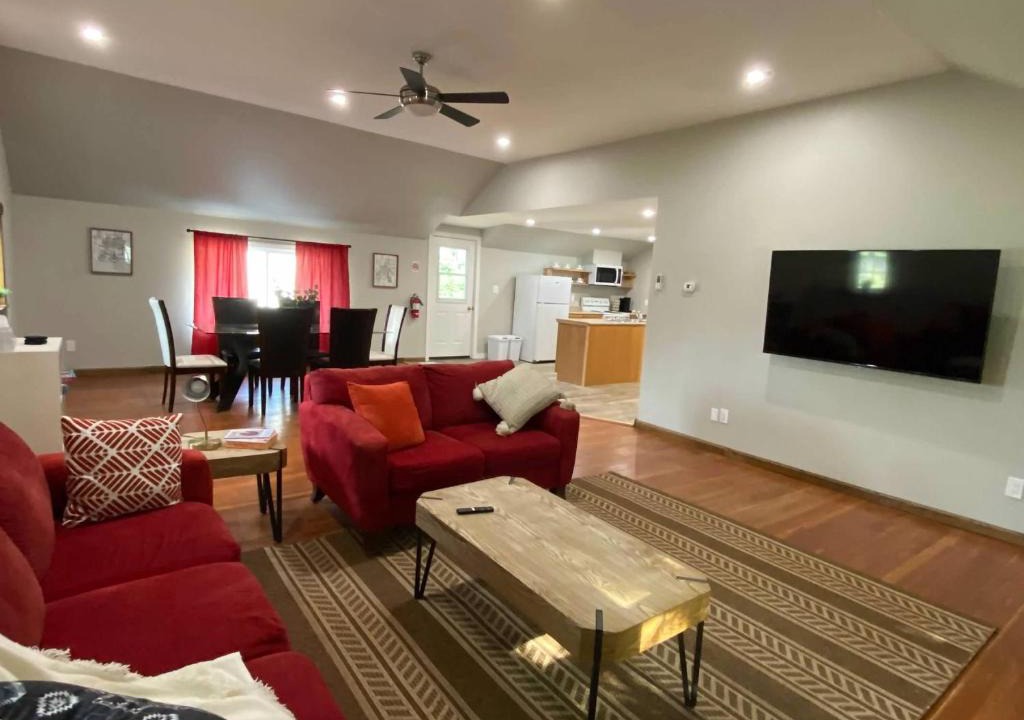 Arkona Apartment | ENTIRE 2-BEDROOM TOWNHOUSE ON a RUSTIC FARM - C