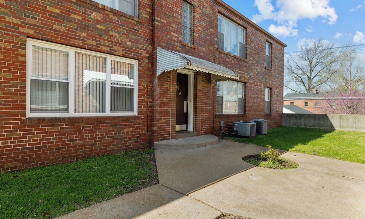 Lindenwood Park Apartment | Entire 2 bedrooms apartment in Prime location.