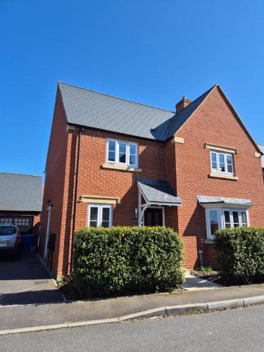 Brackley House | Entire 4 Bed House for Silverstone F1