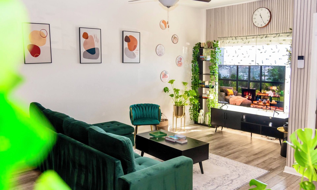 Kyle House | Entire 5B family house with game area & workspace, central to popular locations!