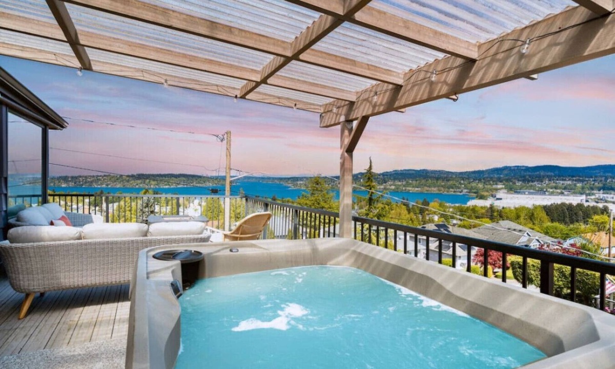 Bryn Mawr-Skyway House | Entire 5B2B Home | Serene Lake Views & Hot Tub