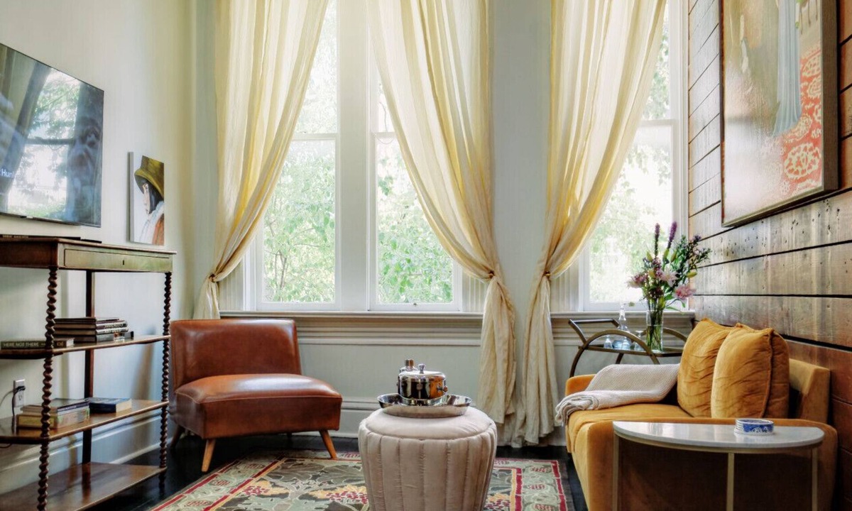 Natchez Condo | Entire Above Gallery Suites - enjoy the entire second floor above the gallery!