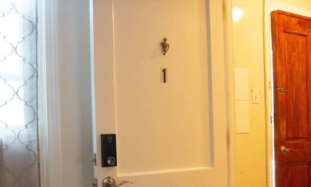 Yeadon House | Entire Amazing 1br apartment