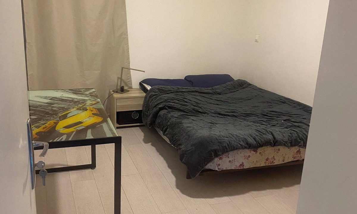 Aussonne Hotel | Entire apartment in lakefront house two bedrooms living room kitchens bathtub