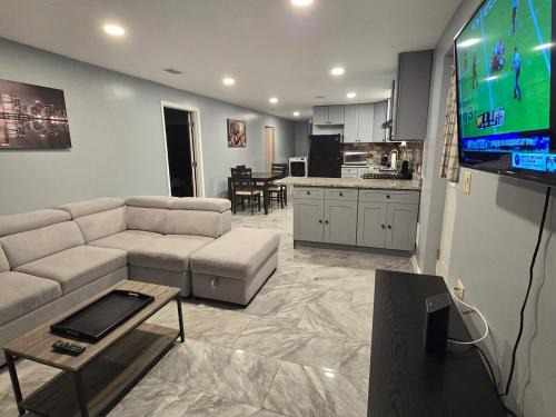 Oak Park House | Entire Apartment in Oak Park, IL