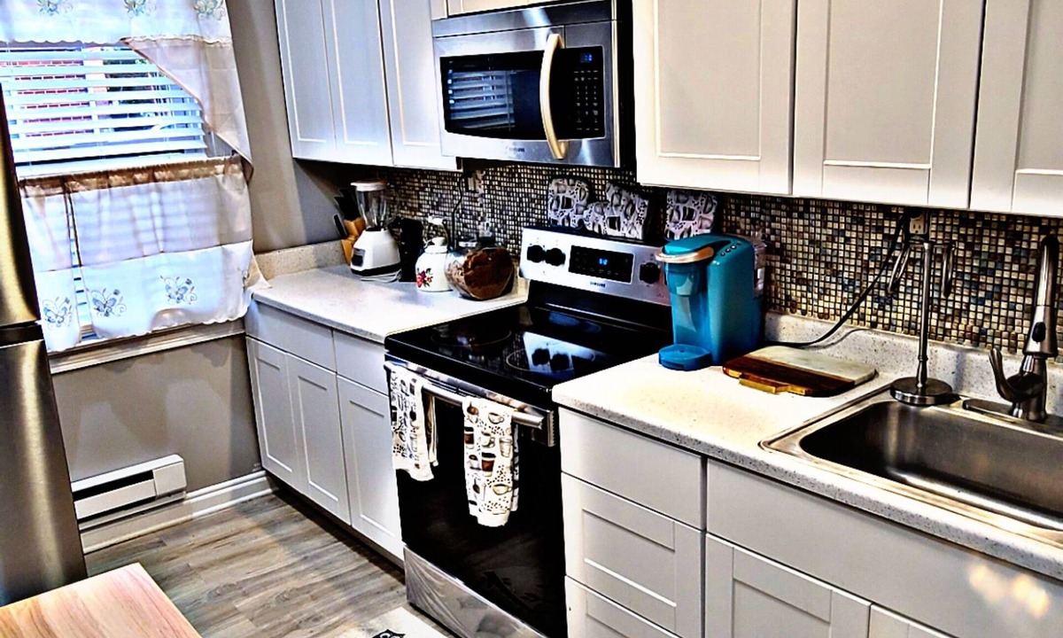 Cheltenham House | *ENTIRE APT/KING BED*