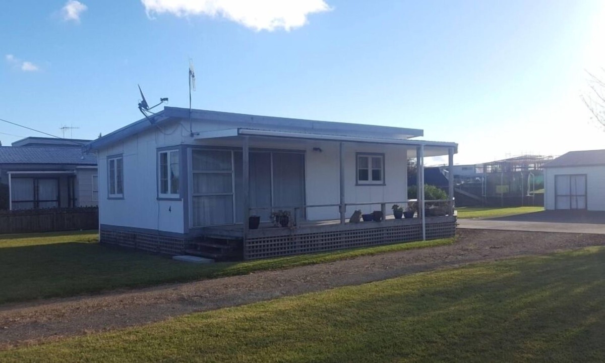 One Tree Point House | ENTIRE BACH AND SECTION TO YOURSELF!