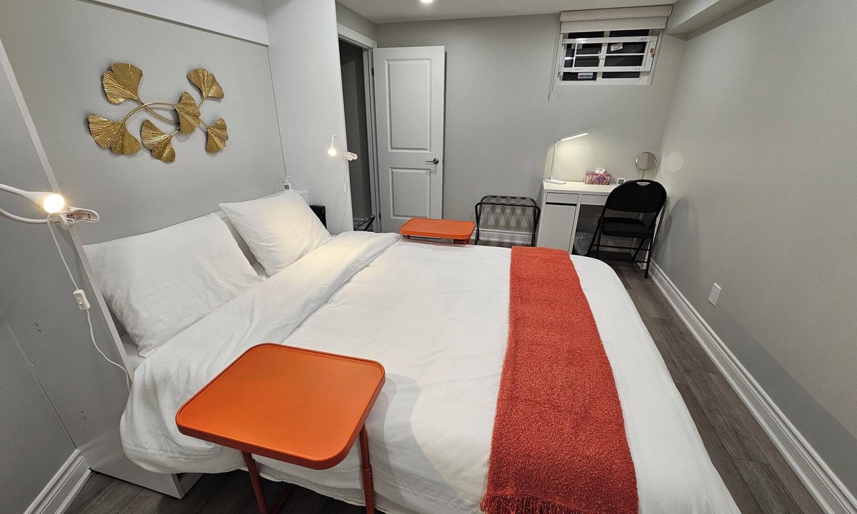 Richmond Hill Apartment | Entire Basement Suite | Private Access | Clean, Comfortable | Frequently Booked