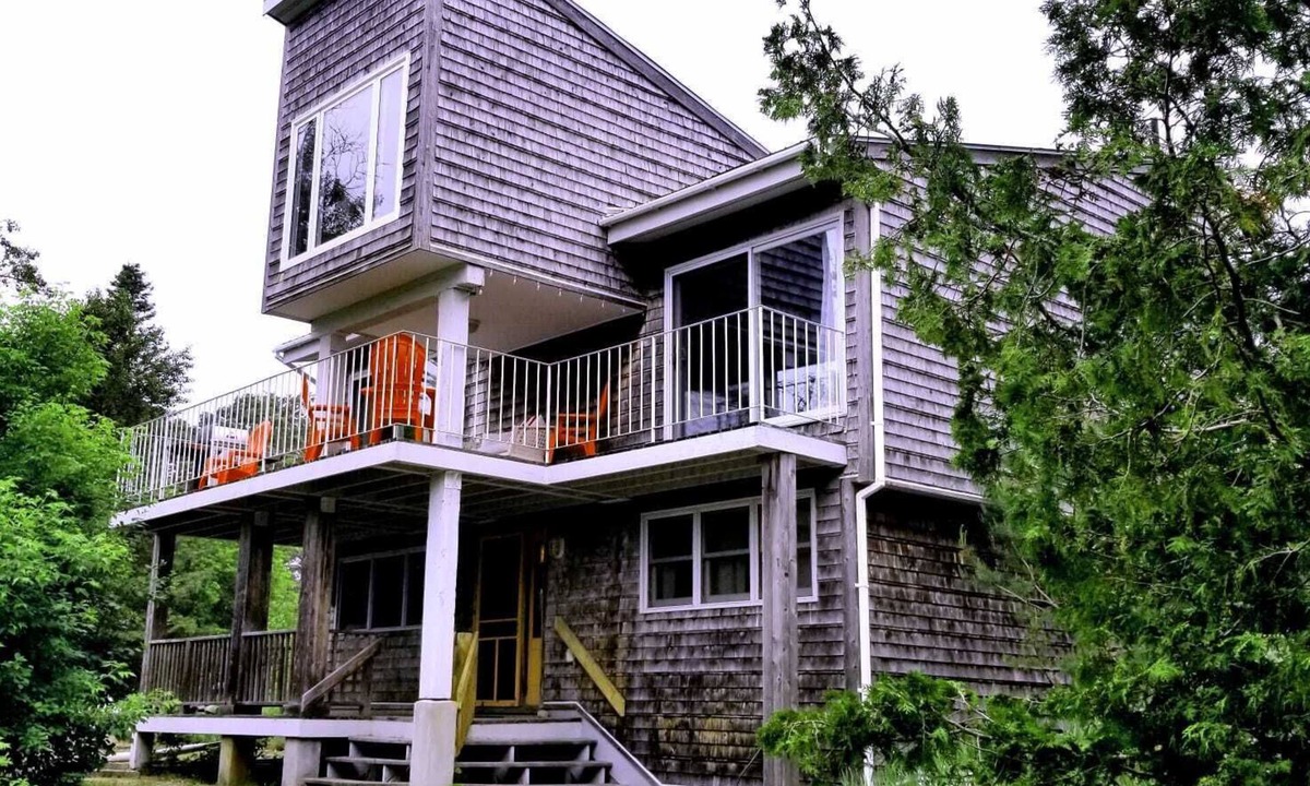 Providence Bay House | Entire Beach House in Providence Bay, Manitoulin Island.