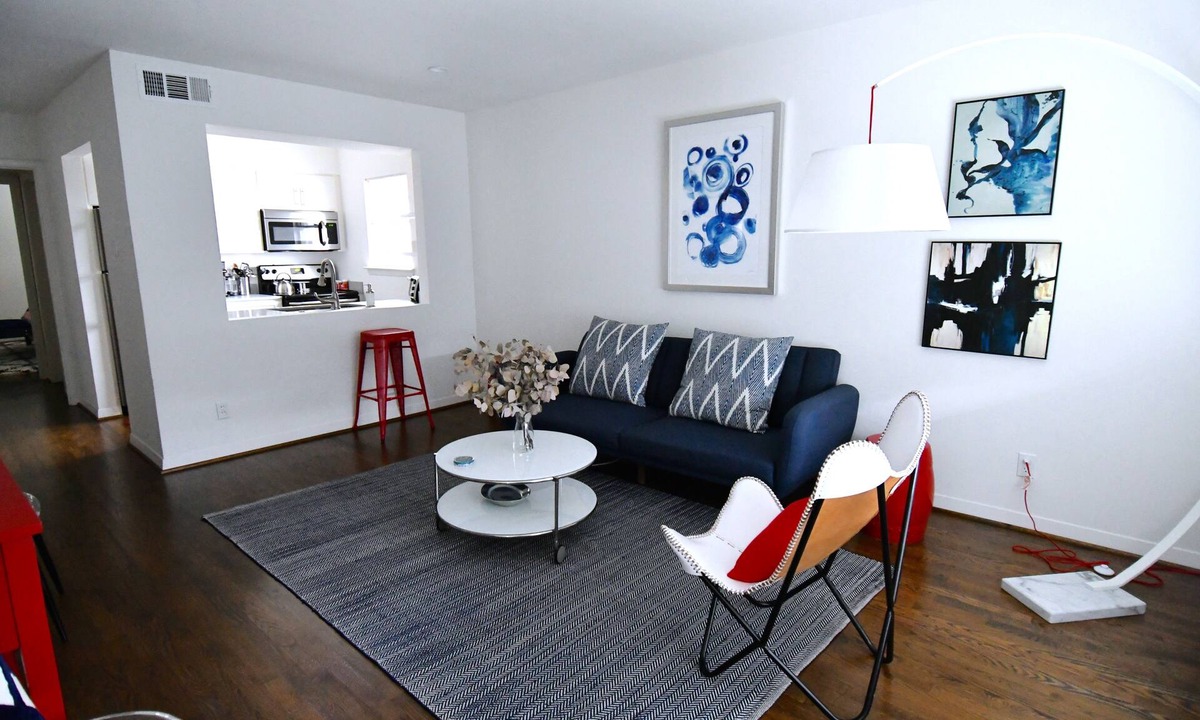 Oak Lawn Apartment | Entire Bldg 4 Individual apts (1 BR/1BA x4) Parking| Oaklawn/HP/Uptown| sleep 12