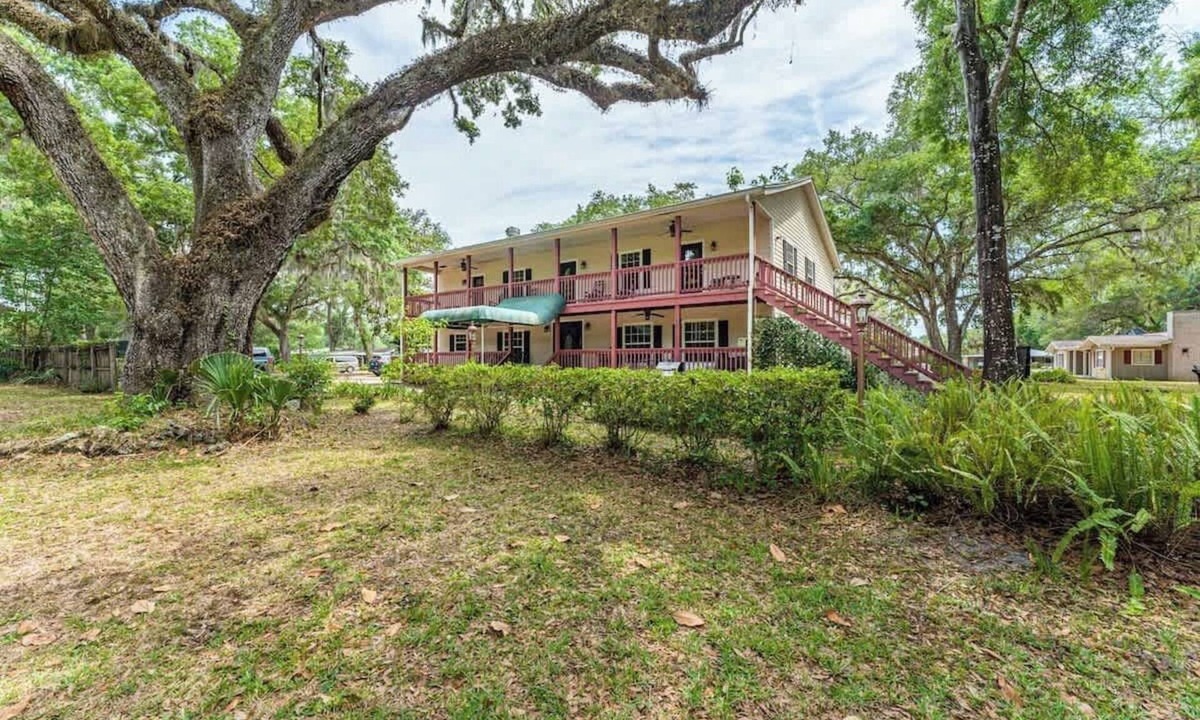 Chassahowitzka Bed & Breakfast | Entire Boutique Hotel walking distance to river
