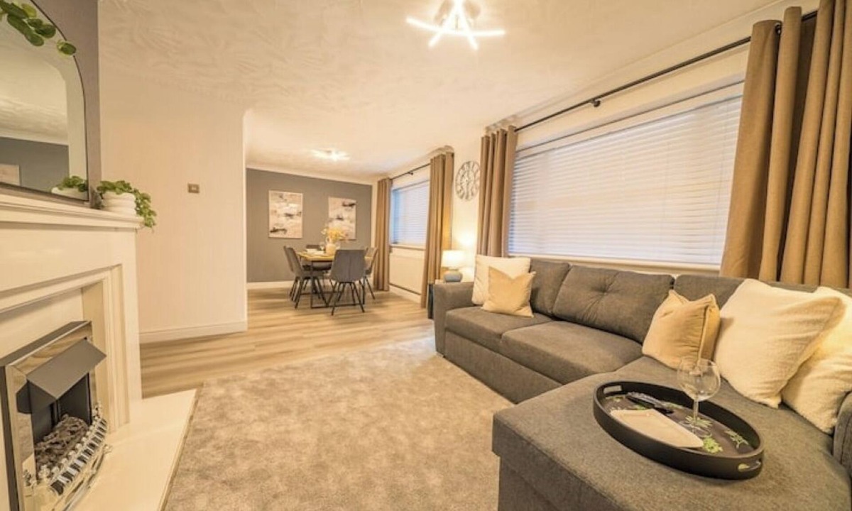 Ridgeway House | Entire Bungalow in Rawmarshnn