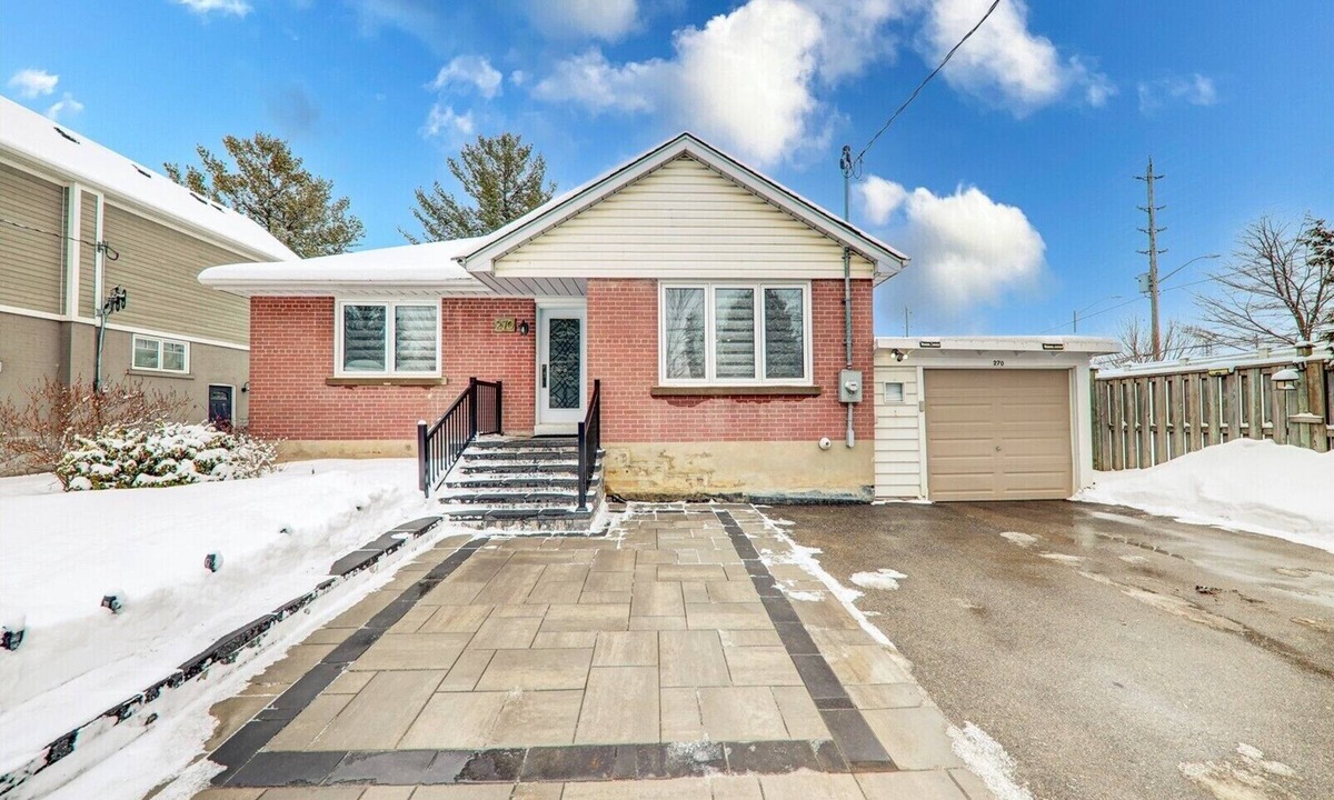 Stouffville House | Entire House in Whitchurch-Stouffville, Canada