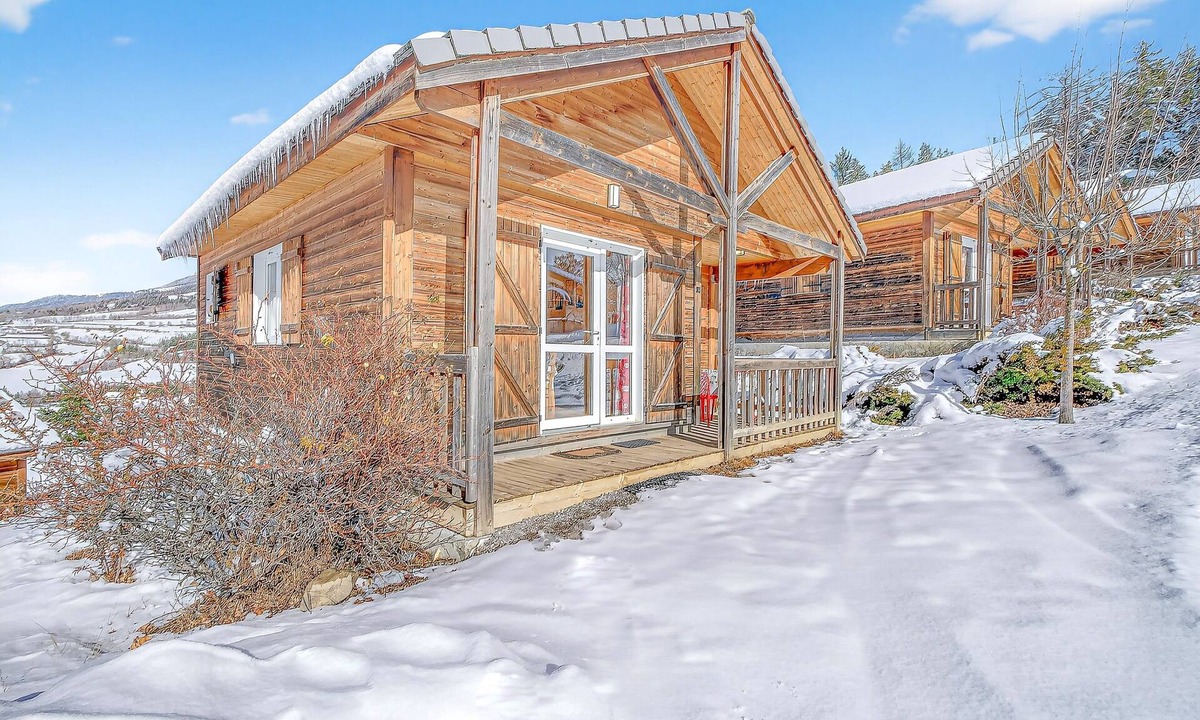 Seyne House | Entire Chalet Near Ski Slopes and Lake
