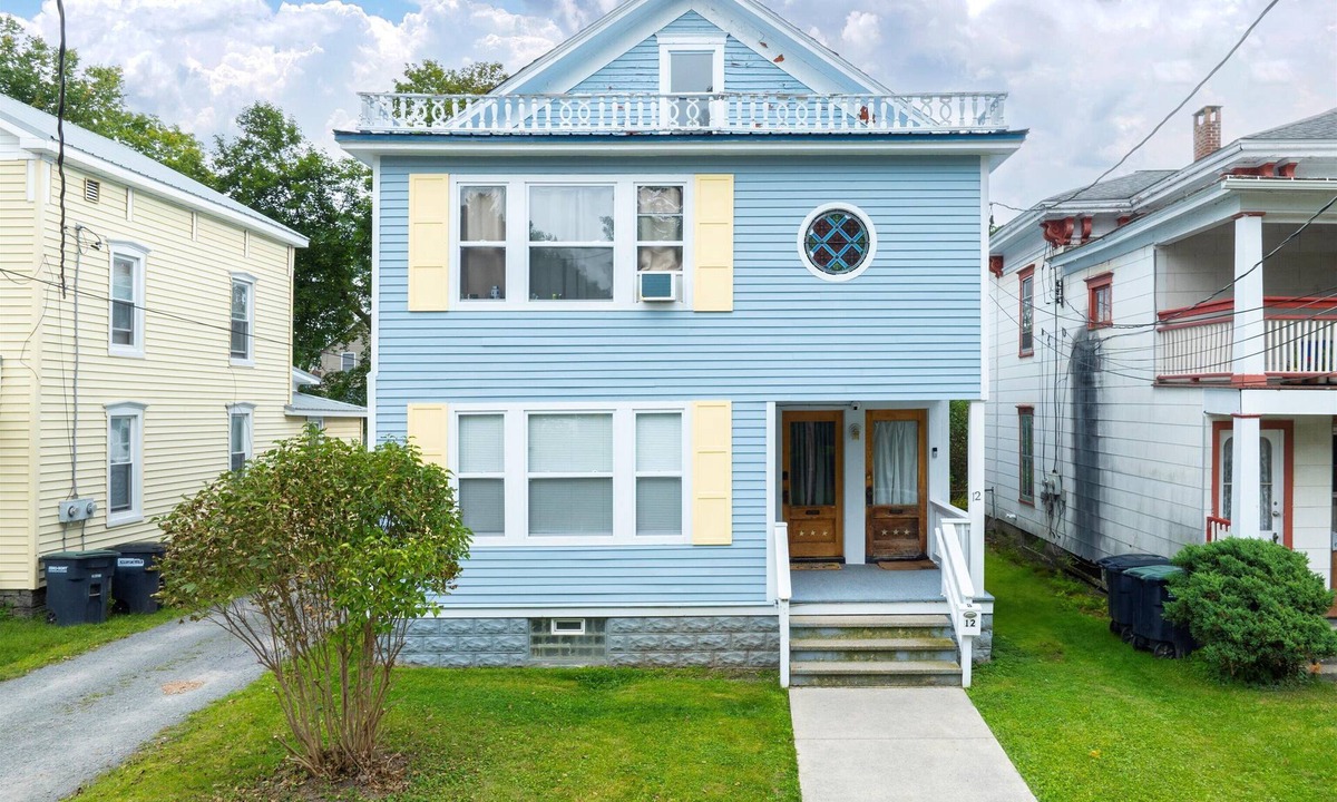 Oneonta House | Entire duplex - Two Families - Baseball Complex - 5 minute walk to Downtown