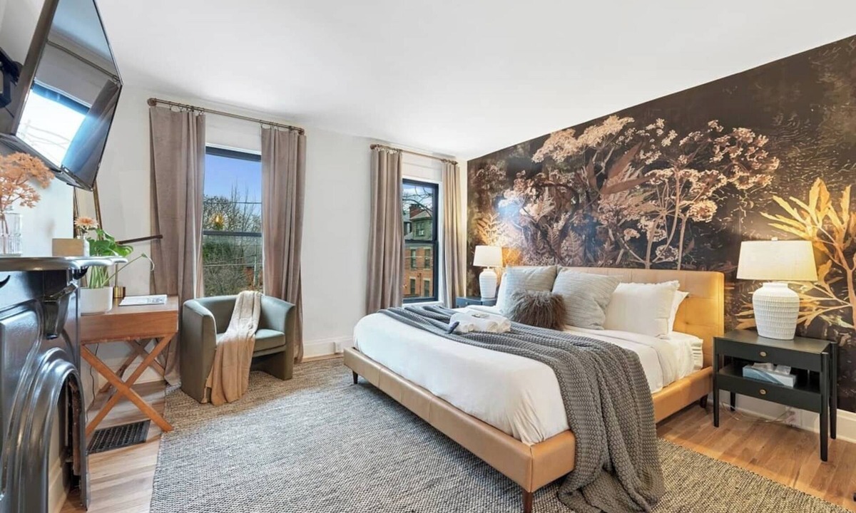 German Village Apartment | Entire Duplex | Walk to German Village + Parking