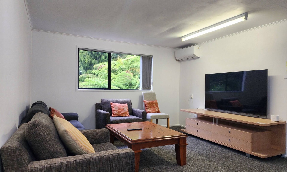 Birkenhead House | Entire Ground-floor: Spacious 145m2