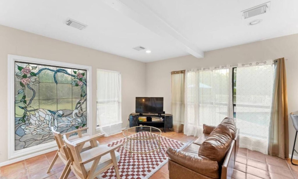 Magnolia House | Entire Guest House with Pool, Jacuzzi and Lake Access
