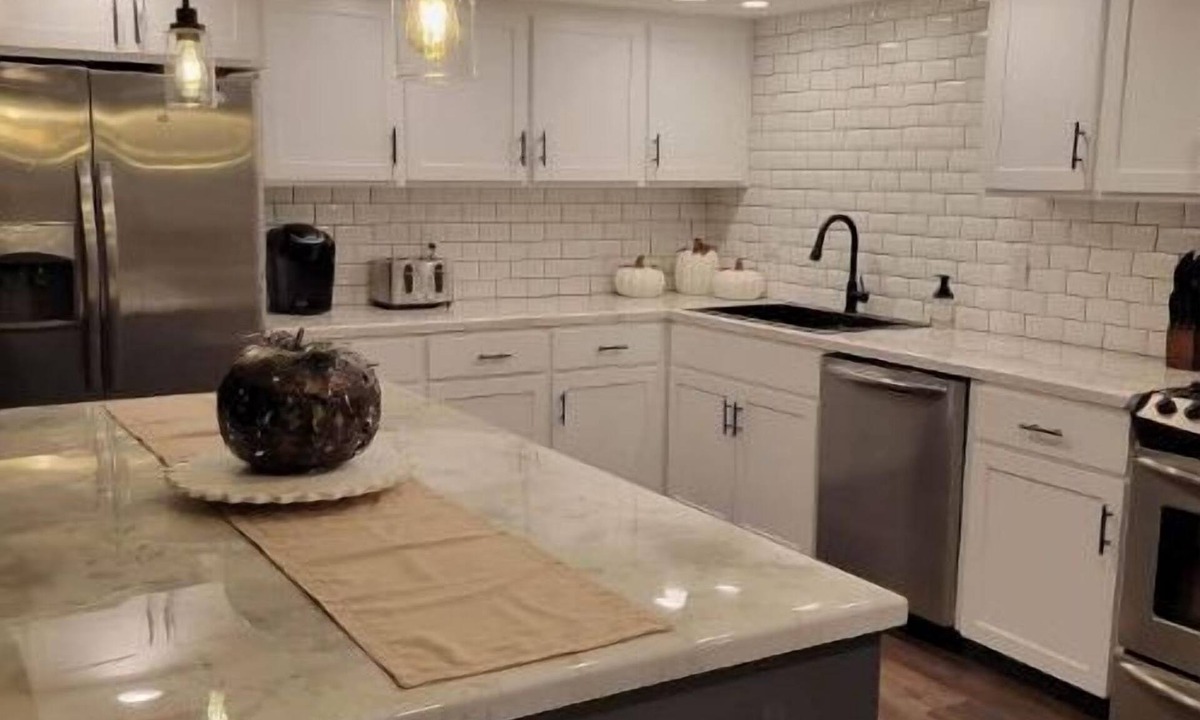 Canby Apartment | Entire Guest Unit - Cool Canby Crib-Full Basement