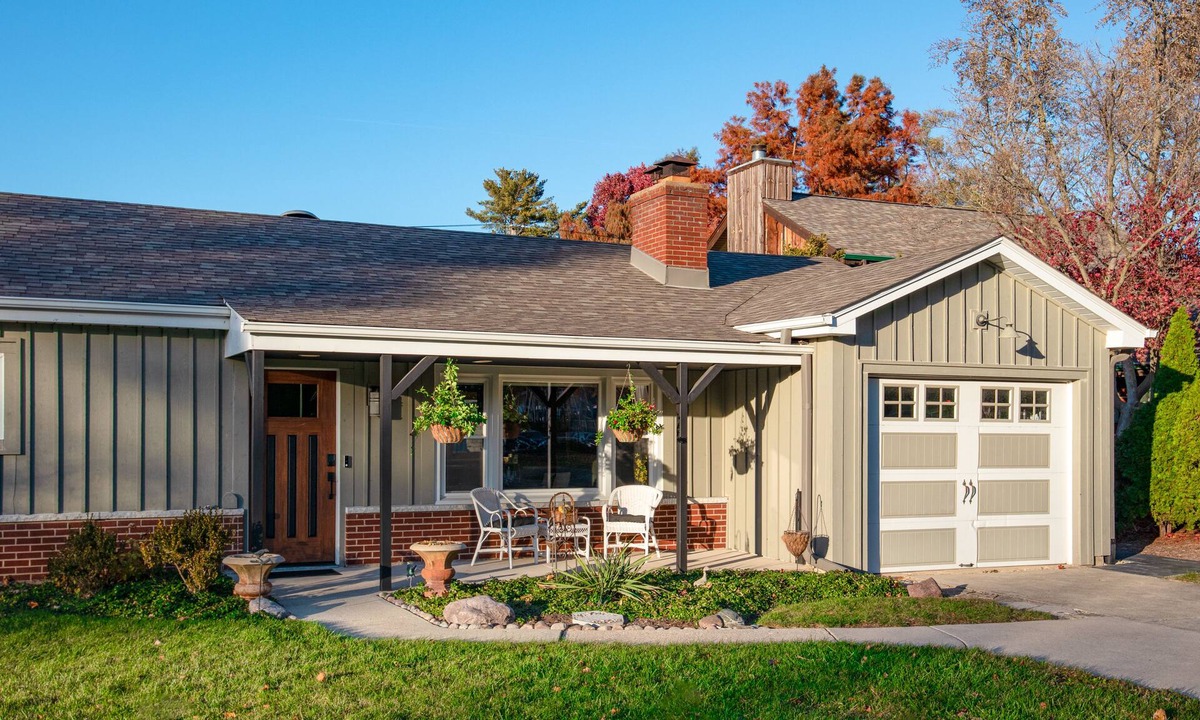 Wheaton House | Entire Home 2Br 1.5 Bath, King Bed, Walk-in Shower, Workspace – Near DT Wheaton