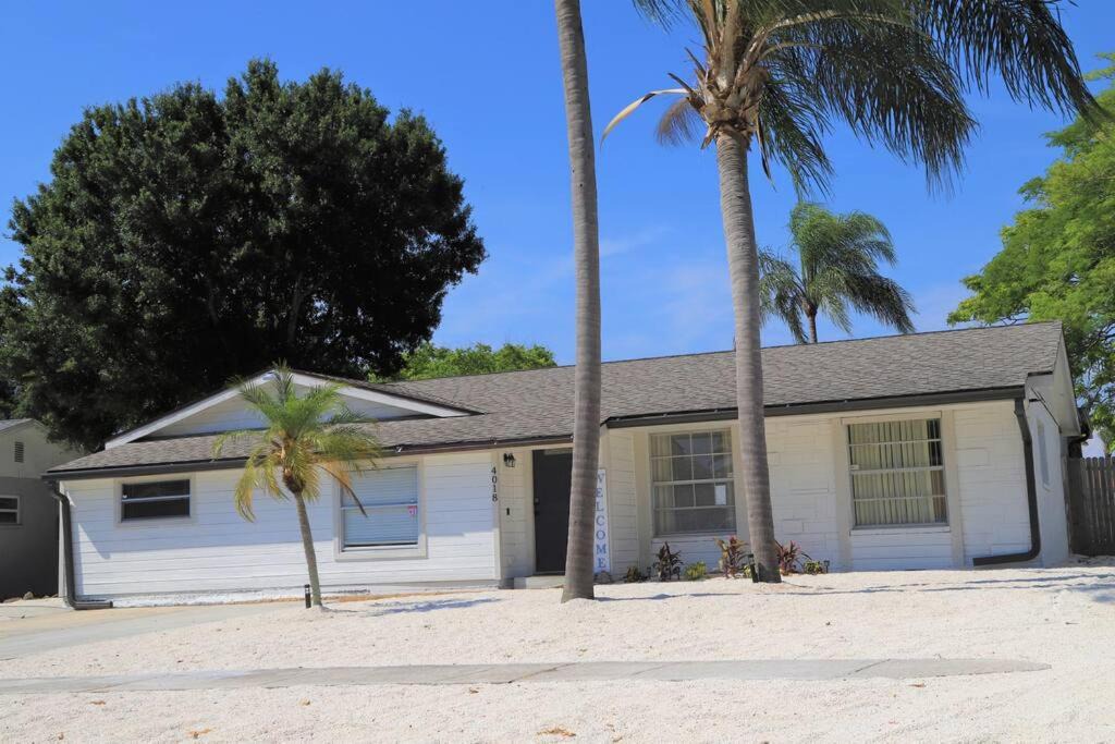 Bradenton House | Entire Home-Bradenton 3/2 indoor pool near beaches