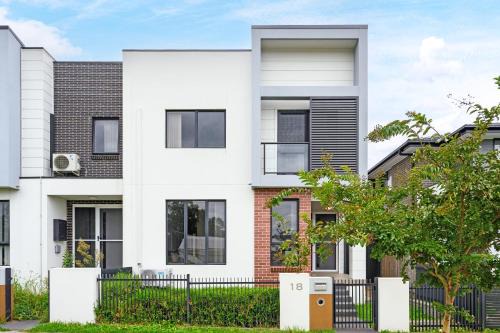 Austral Villa | Entire home in Austral, Australia