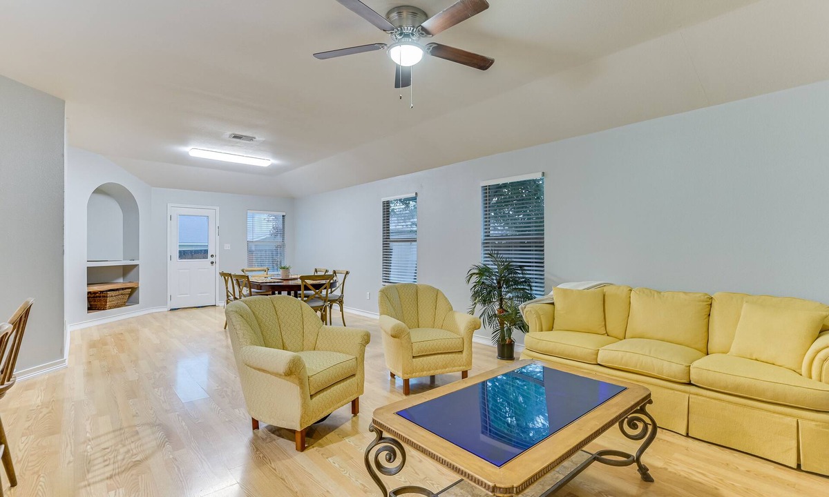 Stony Ridge North House | Entire home in Del Valle with backyard. Pet-friendly!