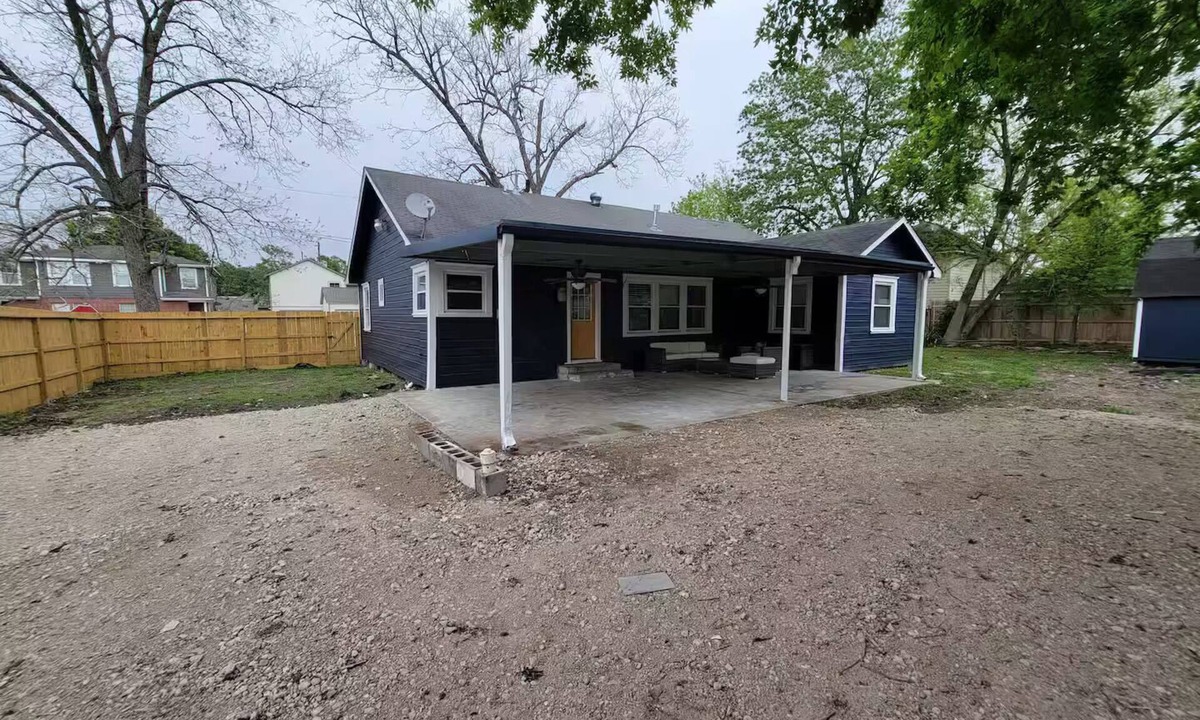 Foster Place House | Entire home in Houston, Texas The Houston Hub- Centrally located!