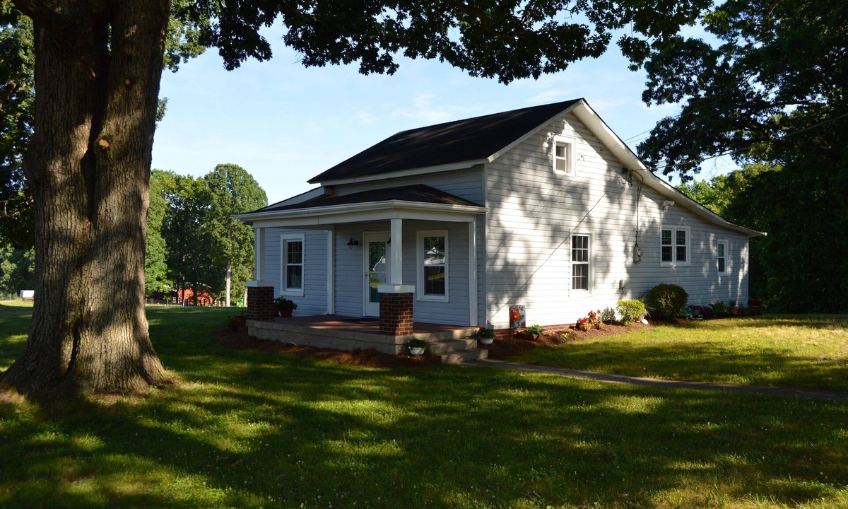 Lynchburg House | Entire home, quiet pastoral setting, 2 miles from Liberty University Campus