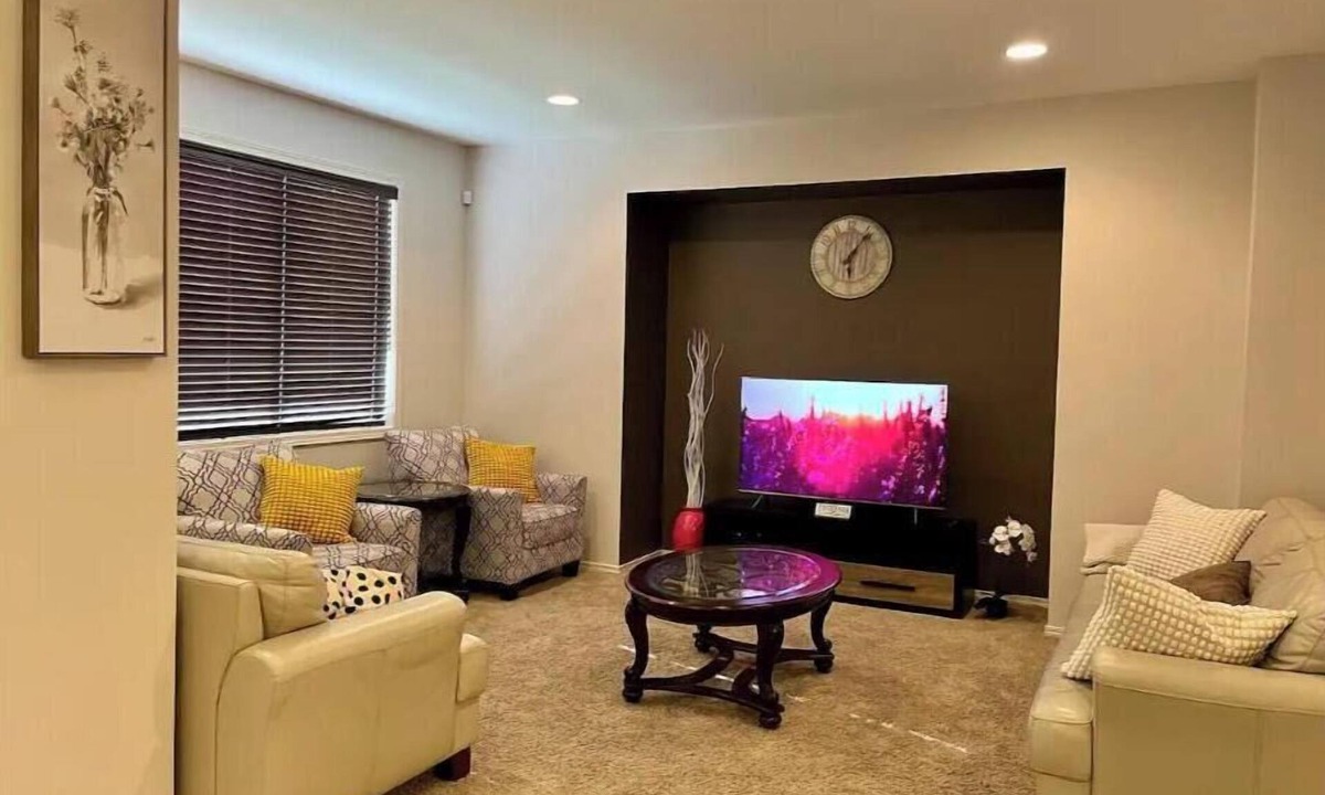 Winnipeg House | Entire home - Roomy 4 bedroom House