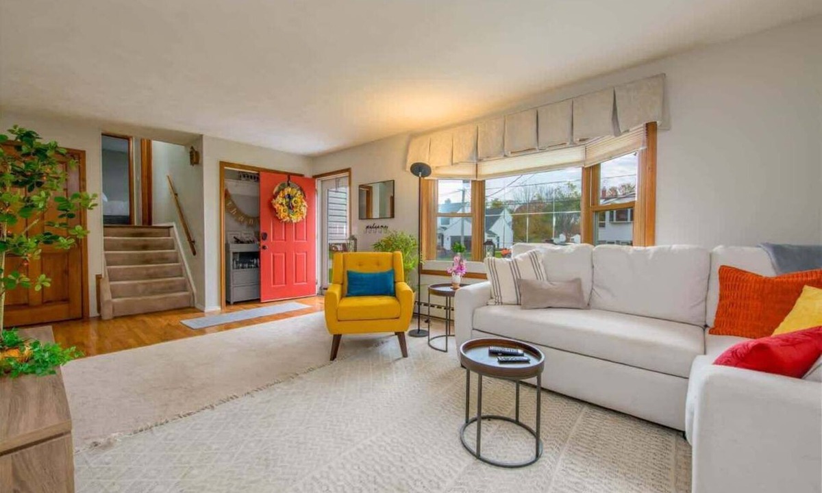 Sherrill House | Entire Home Sleeps 6 Near Turning Stone Casino