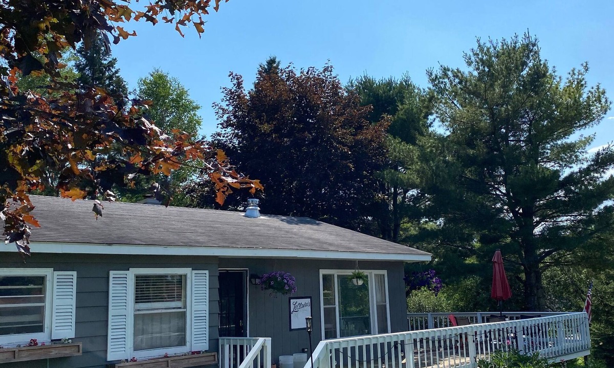 L'Anse House | Entire Home with Lakeview