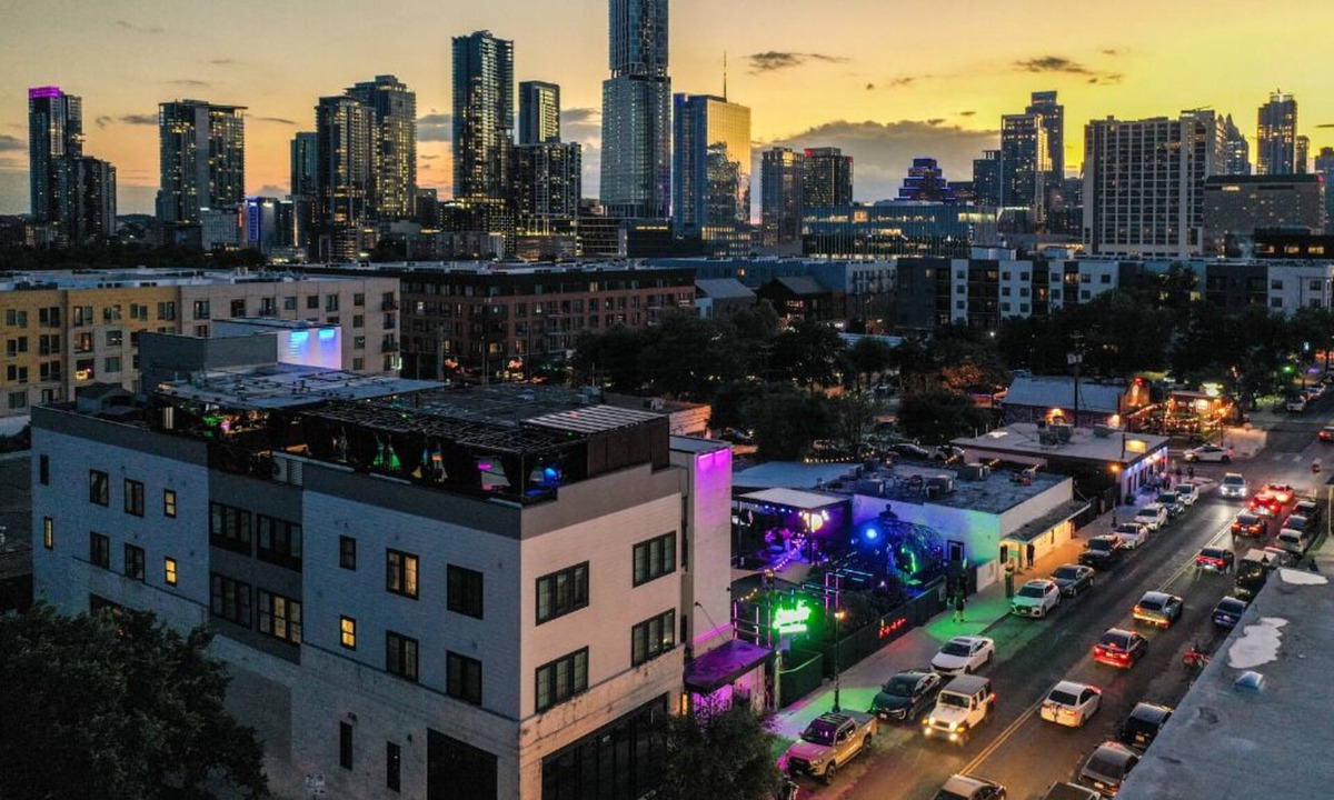 East Cesar Chavez House | Entire Hotel on 6th: 23 Bedroom, Huge Event Space