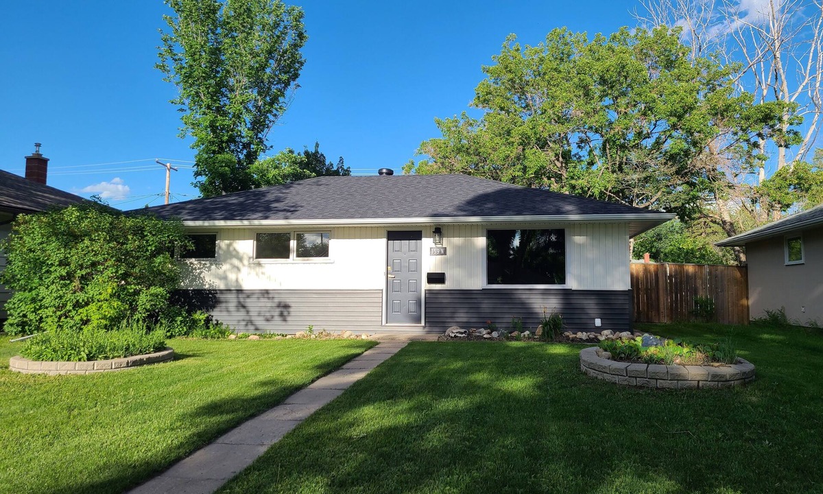 Regina House | ENTIRE house for yourselves - NO basement sharing!