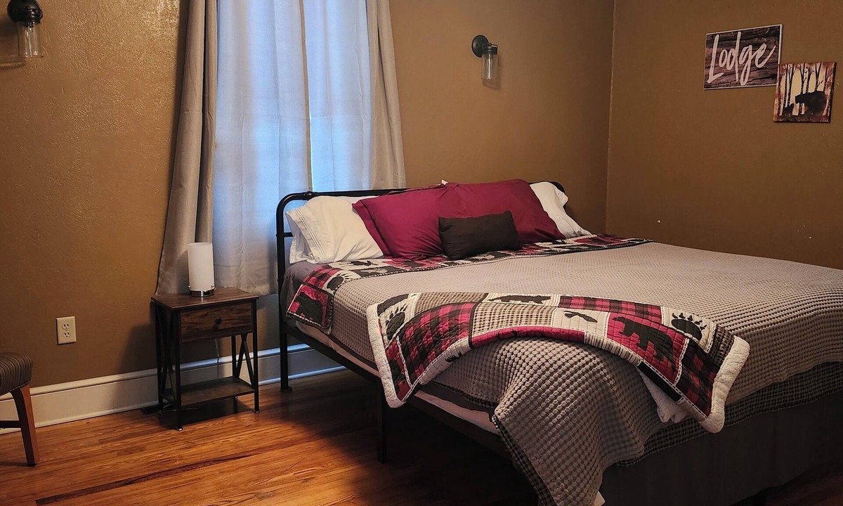 Petersburg House | Entire House Fully Furnishedn4 Bedrooms, 1 King Bed, 1 Queen Bed, 2 Single Beds