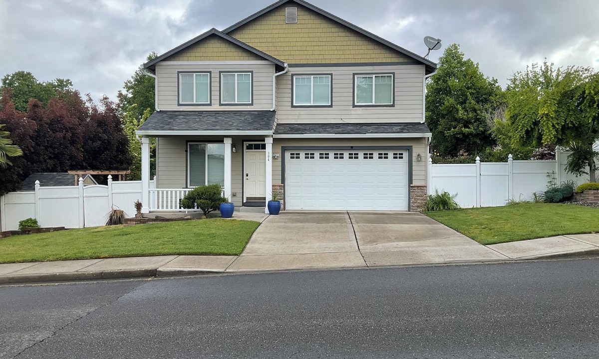 Starcrest House | Entire House in Northwest Hazel Dell