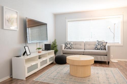 Renton House | Entire house Pet Friendly w gated backyard Boeing