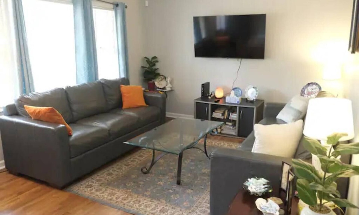 Griffin House | Entire house with 3 bedroom/1.5 bath