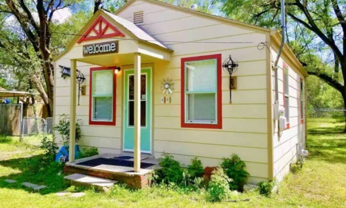 Wichita House | Entire Little House with Vintage Airplane Theme