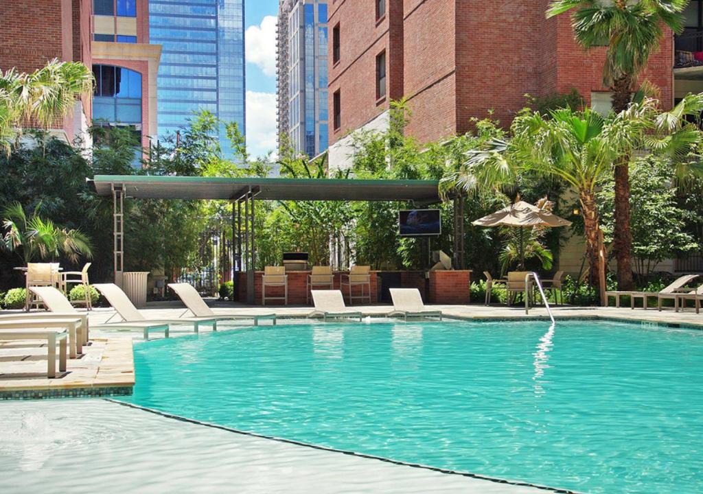 Downtown Houston Apartment | Entire Modern Downtown Apartment Ideal For Long-Term Stays
