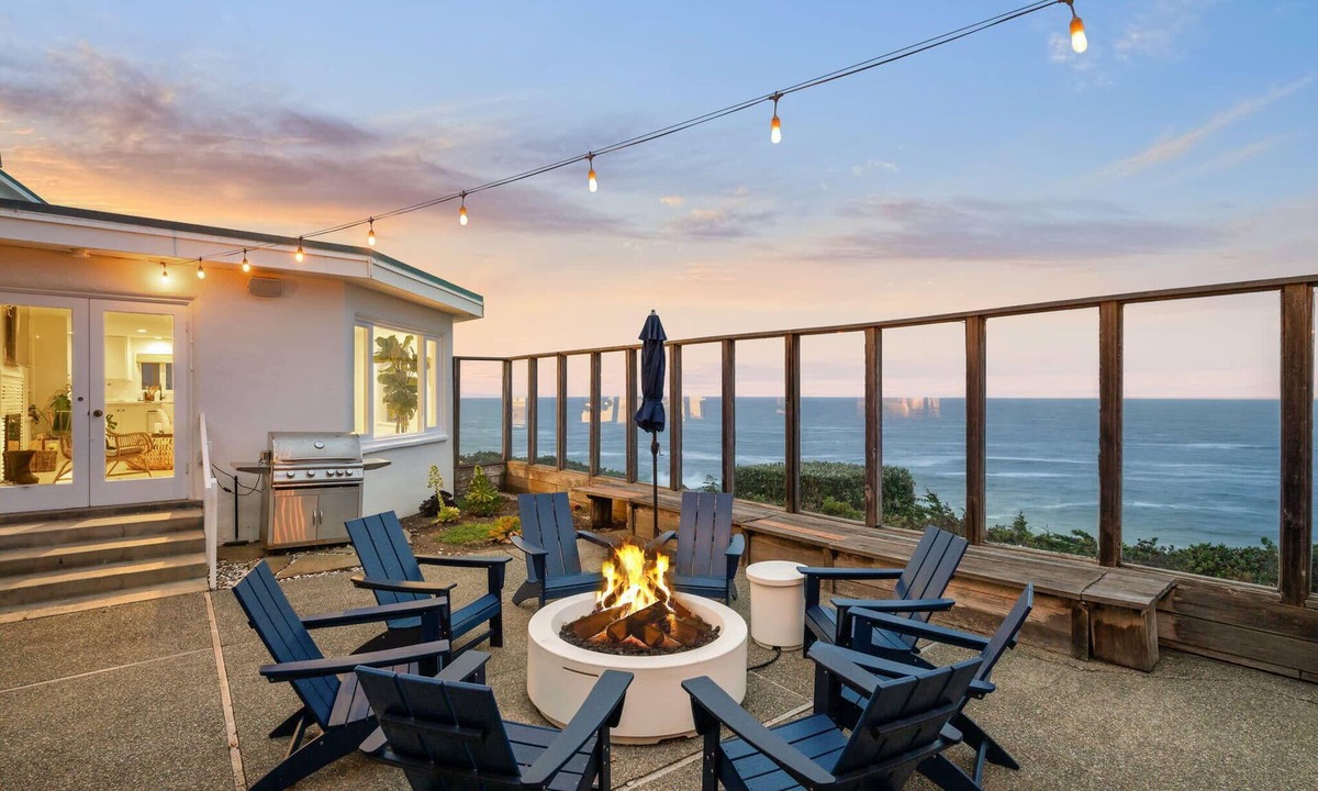 Montara House | Entire Oceanfront Home – Breathtaking 180° Views Near San Francisco