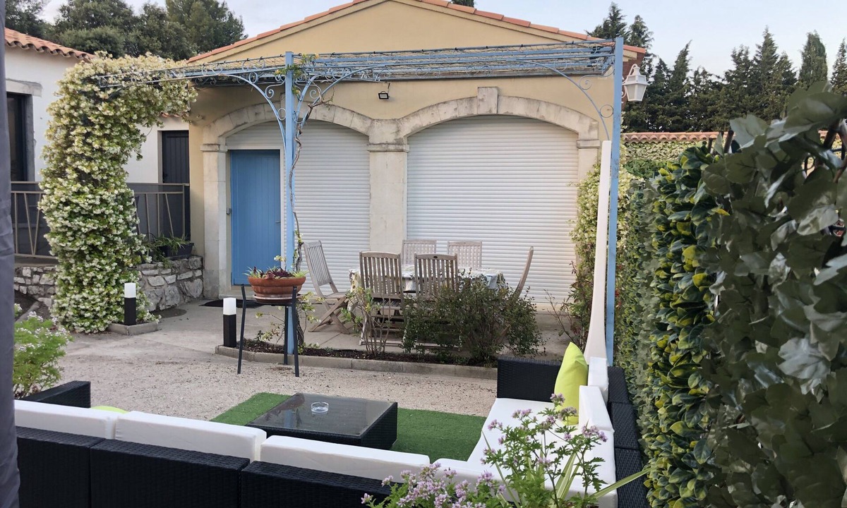 Ledenon House | Entire private gîte